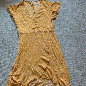 Women’s large floral yellow dress